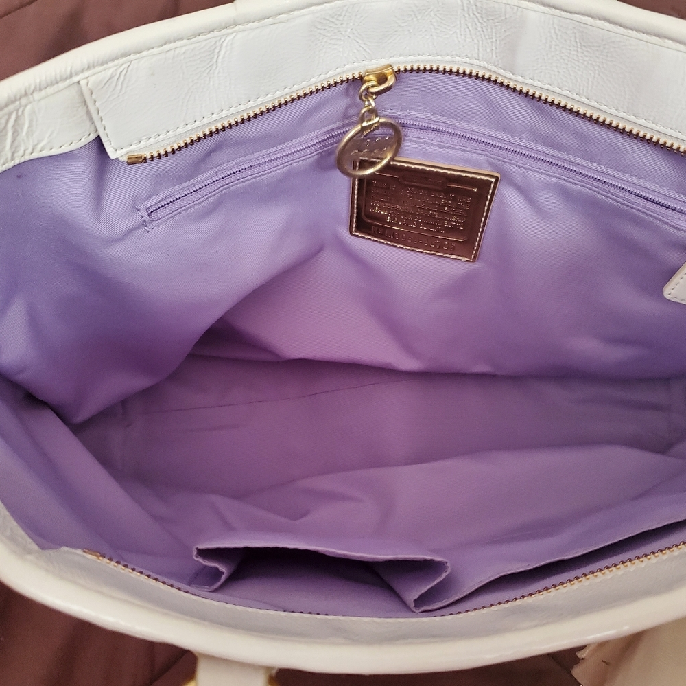 Coach Spring/Summer Tote - Picture 5 of 6